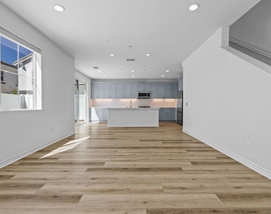 5739 Westmont Lane - Photo Thumbnail 4
