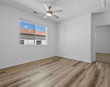 5739 Westmont Lane - Photo Thumbnail 17