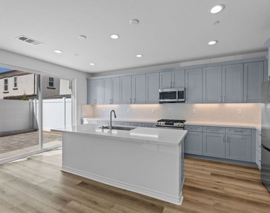 5739 Westmont Lane - Photo Thumbnail 9