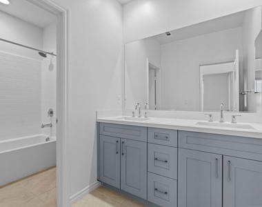 5739 Westmont Lane - Photo Thumbnail 23