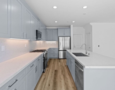 5739 Westmont Lane - Photo Thumbnail 10