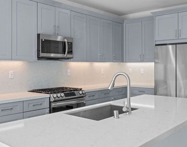 5739 Westmont Lane - Photo Thumbnail 12