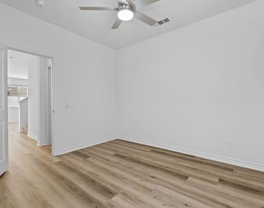 5739 Westmont Lane - Photo Thumbnail 16