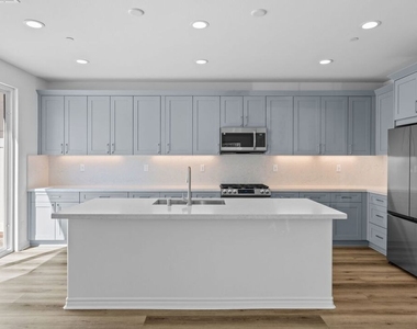 5739 Westmont Lane - Photo Thumbnail 7