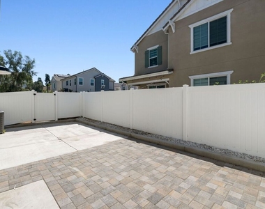 5739 Westmont Lane - Photo Thumbnail 38