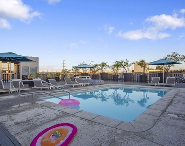 500 Molino Street - Photo Thumbnail 21