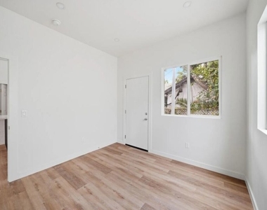 3026 W 12th Street - Photo Thumbnail 4