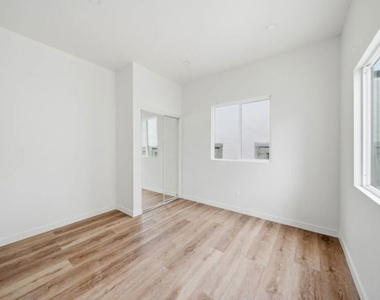 3026 W 12th Street - Photo Thumbnail 6