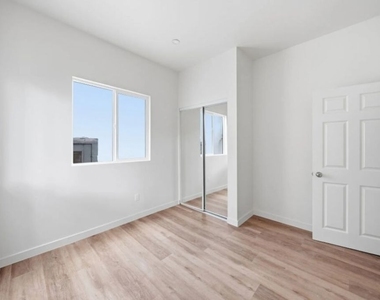 3026 W 12th Street - Photo Thumbnail 5