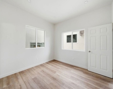 3026 W 12th Street - Photo Thumbnail 3