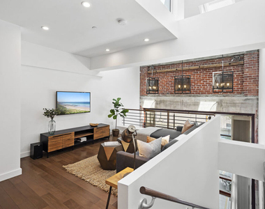 940 E 2nd Street - Photo Thumbnail 9