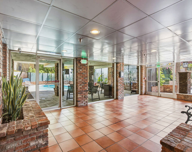 2260 N Cahuenga Boulevard - Photo Thumbnail 23