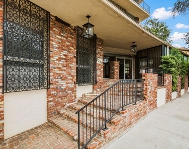 2260 N Cahuenga Boulevard - Photo Thumbnail 2
