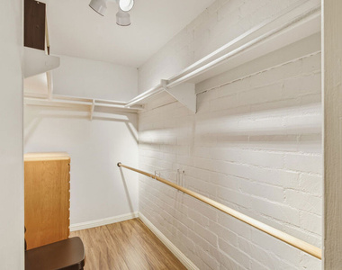 2260 N Cahuenga Boulevard - Photo Thumbnail 18