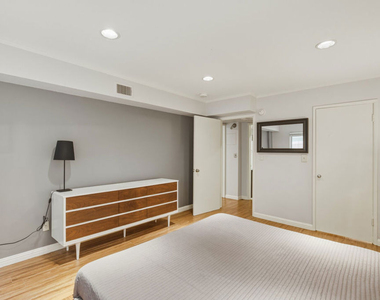 2260 N Cahuenga Boulevard - Photo Thumbnail 17