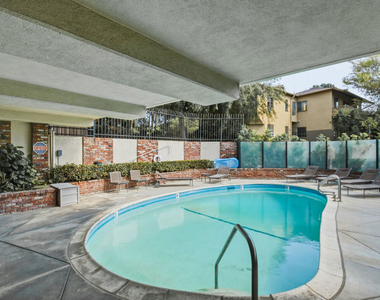 2260 N Cahuenga Boulevard - Photo Thumbnail 20