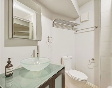2260 N Cahuenga Boulevard - Photo Thumbnail 19