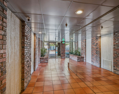 2260 N Cahuenga Boulevard - Photo Thumbnail 24
