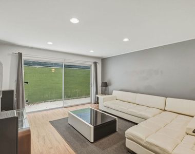 2260 N Cahuenga Boulevard - Photo Thumbnail 12