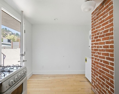 213 1/2 N Avenue 49 - Photo Thumbnail 1