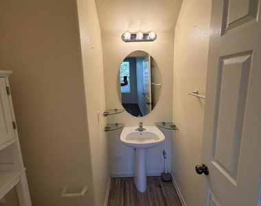 1760 Morgans Ave - Photo Thumbnail 16