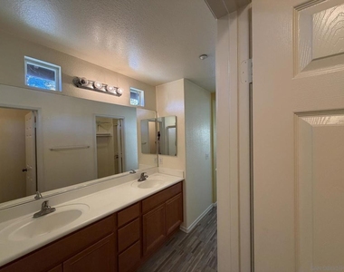 1760 Morgans Ave - Photo Thumbnail 40