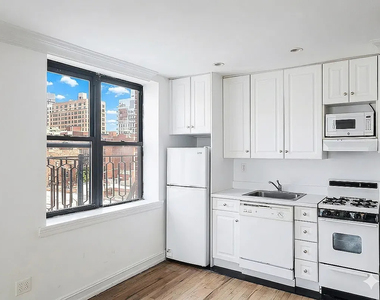 East 36th Street - Photo Thumbnail 3