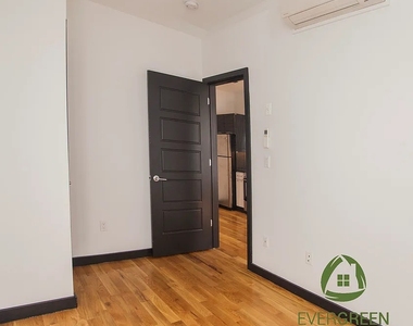 957 Kent Avenue - Photo Thumbnail 3