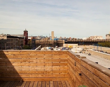 957 Kent Avenue - Photo Thumbnail 6