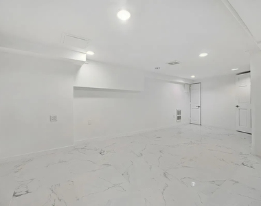 329 Decatur Street - Photo Thumbnail 10