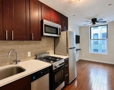 386 Manhattan Avenue - Photo Thumbnail 7