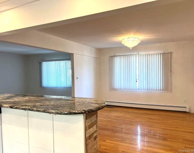 188-20 50 Ave - Photo Thumbnail 4