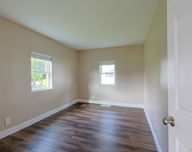14 Tighe Avenue - Photo Thumbnail 4