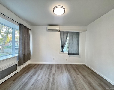 3357 164th Street - Photo Thumbnail 4