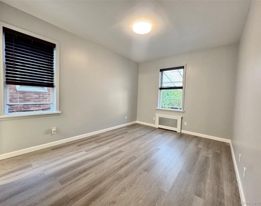 3357 164th Street - Photo Thumbnail 6