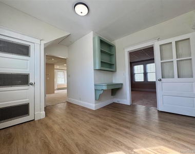 99 Jerusalem Avenue - Photo Thumbnail 10