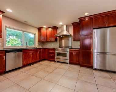 559 Leheigh Lane - Photo Thumbnail 9