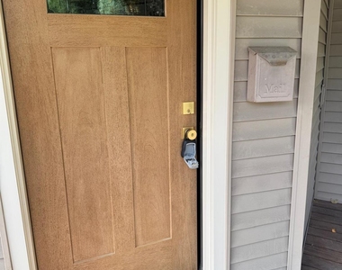 193 W Washington Avenue - Photo Thumbnail 2