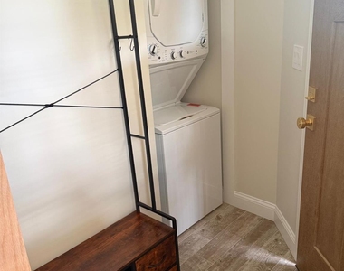 193 W Washington Avenue - Photo Thumbnail 11