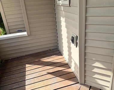 193 W Washington Avenue - Photo Thumbnail 9