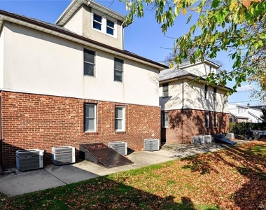 51 Thorman Avenue - Photo Thumbnail 10