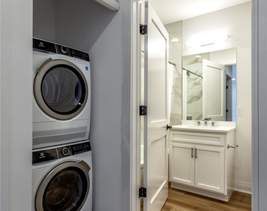 249 Drexel Avenue - Photo Thumbnail 9
