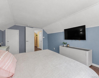 35 79th Avenue - Photo Thumbnail 8