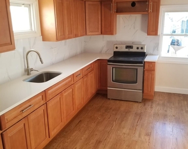 10916 Pinegrove Street - Photo Thumbnail 5