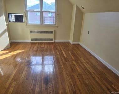 150-00 27 Avenue - Photo Thumbnail 5