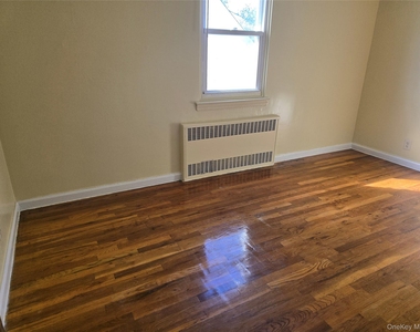150-00 27 Avenue - Photo Thumbnail 4