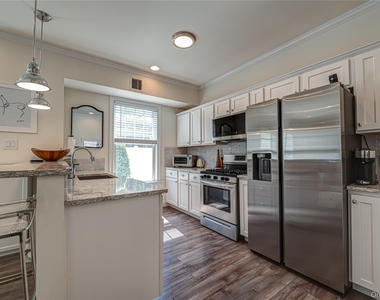 7 Nathan Hale Drive - Photo Thumbnail 1