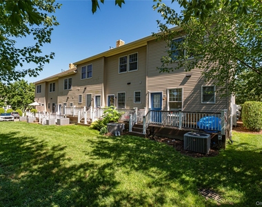 7 Nathan Hale Drive - Photo Thumbnail 12