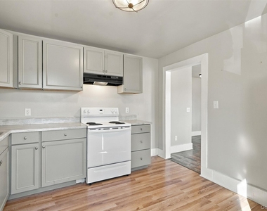 89 Main St - Photo Thumbnail 6