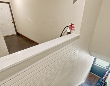 89 Main St - Photo Thumbnail 2